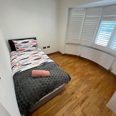 Good Priced Single Rooms In Northolt Esterno foto