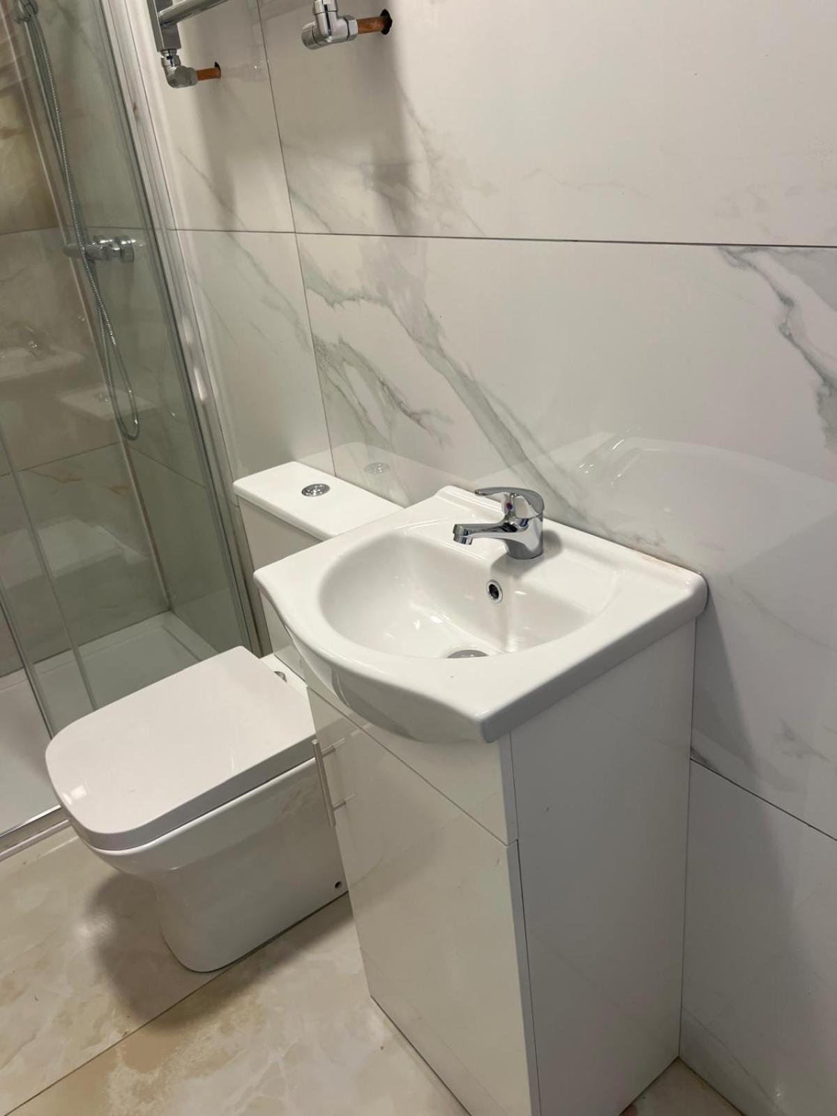 Good Priced Single Rooms In Northolt Esterno foto