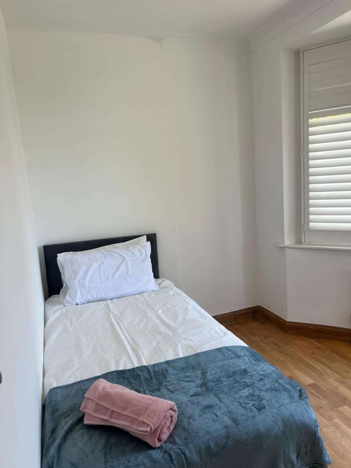Good Priced Single Rooms In Northolt Esterno foto