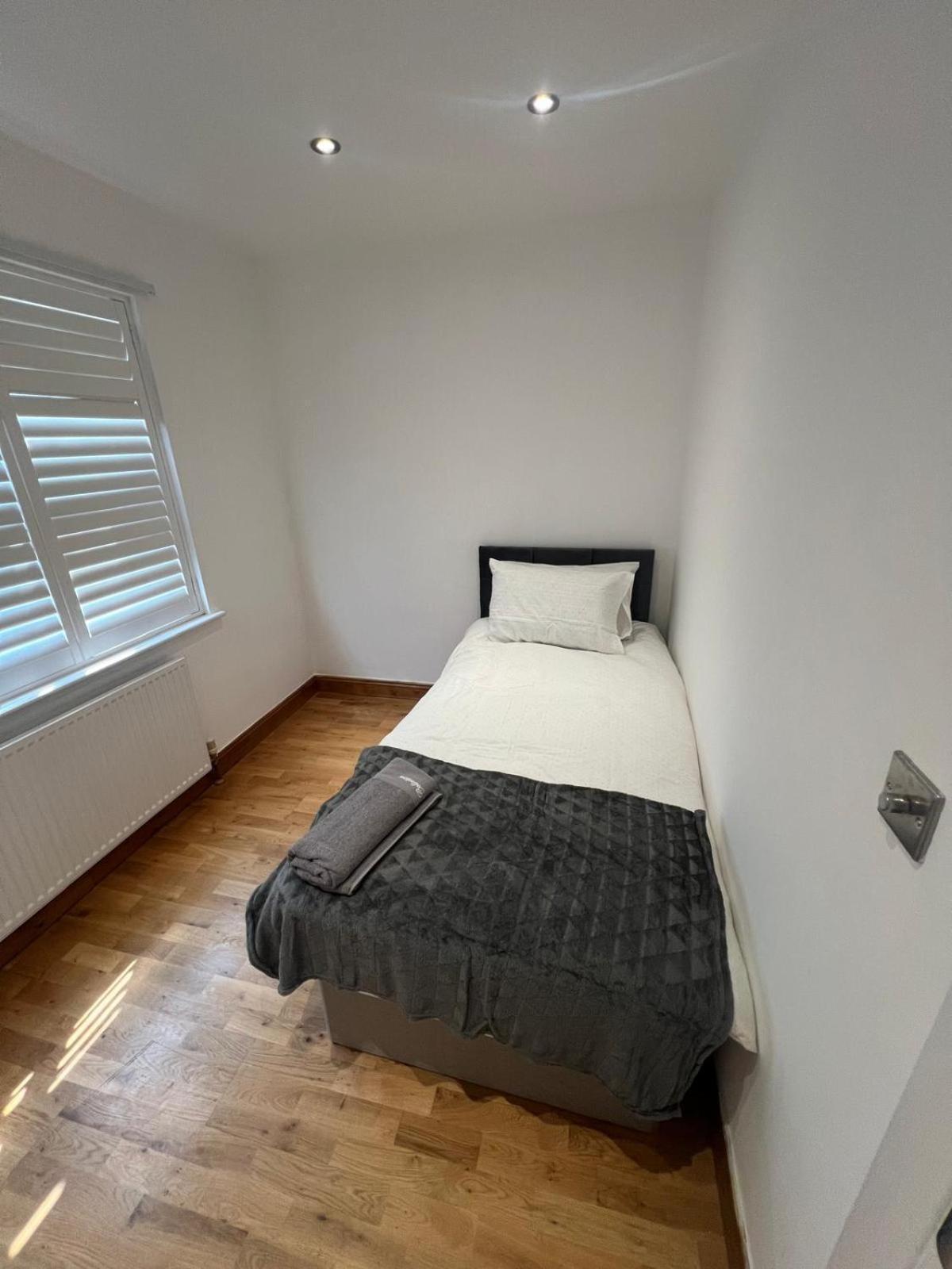 Good Priced Single Rooms In Northolt Esterno foto