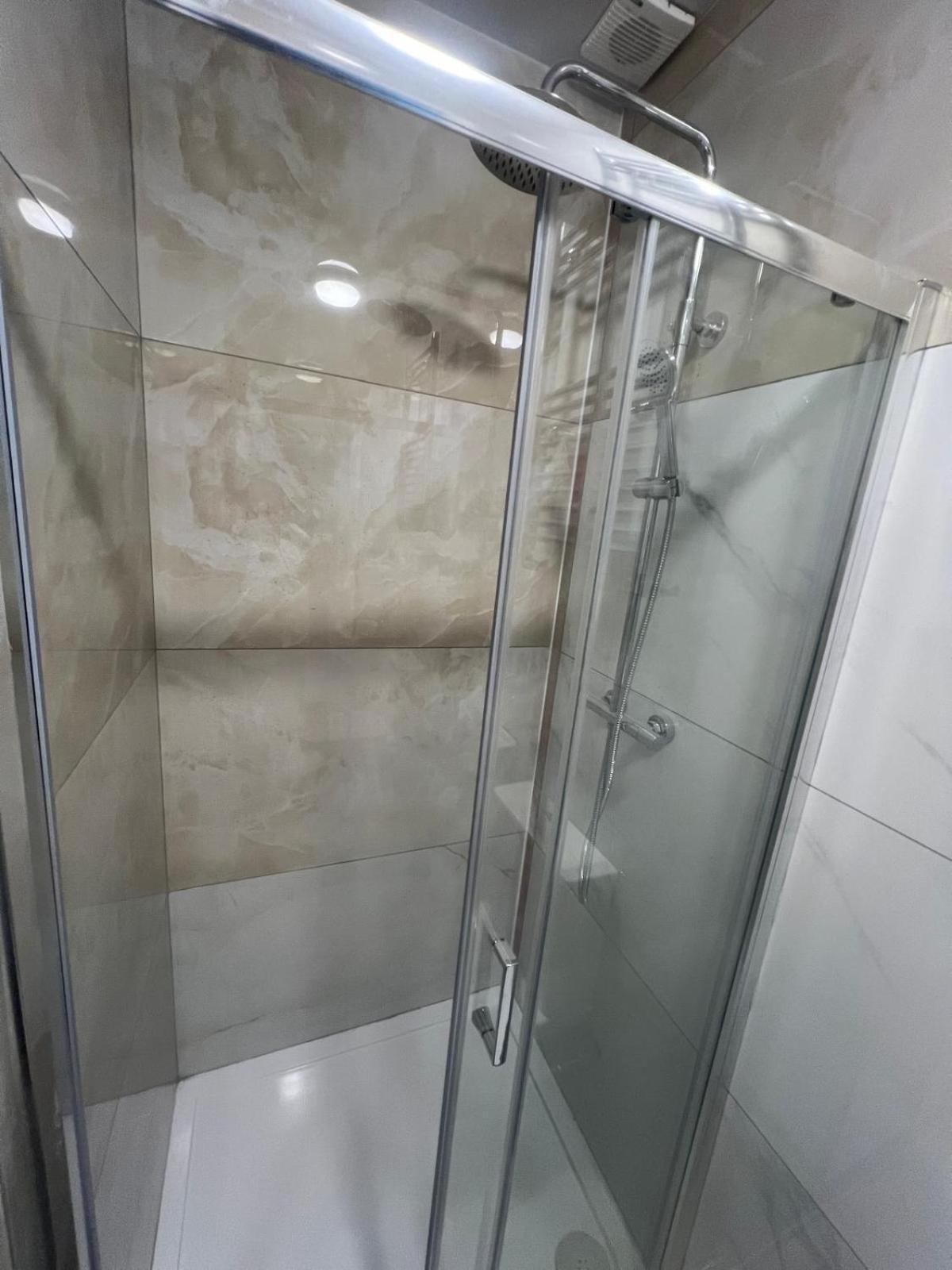 Good Priced Single Rooms In Northolt Esterno foto