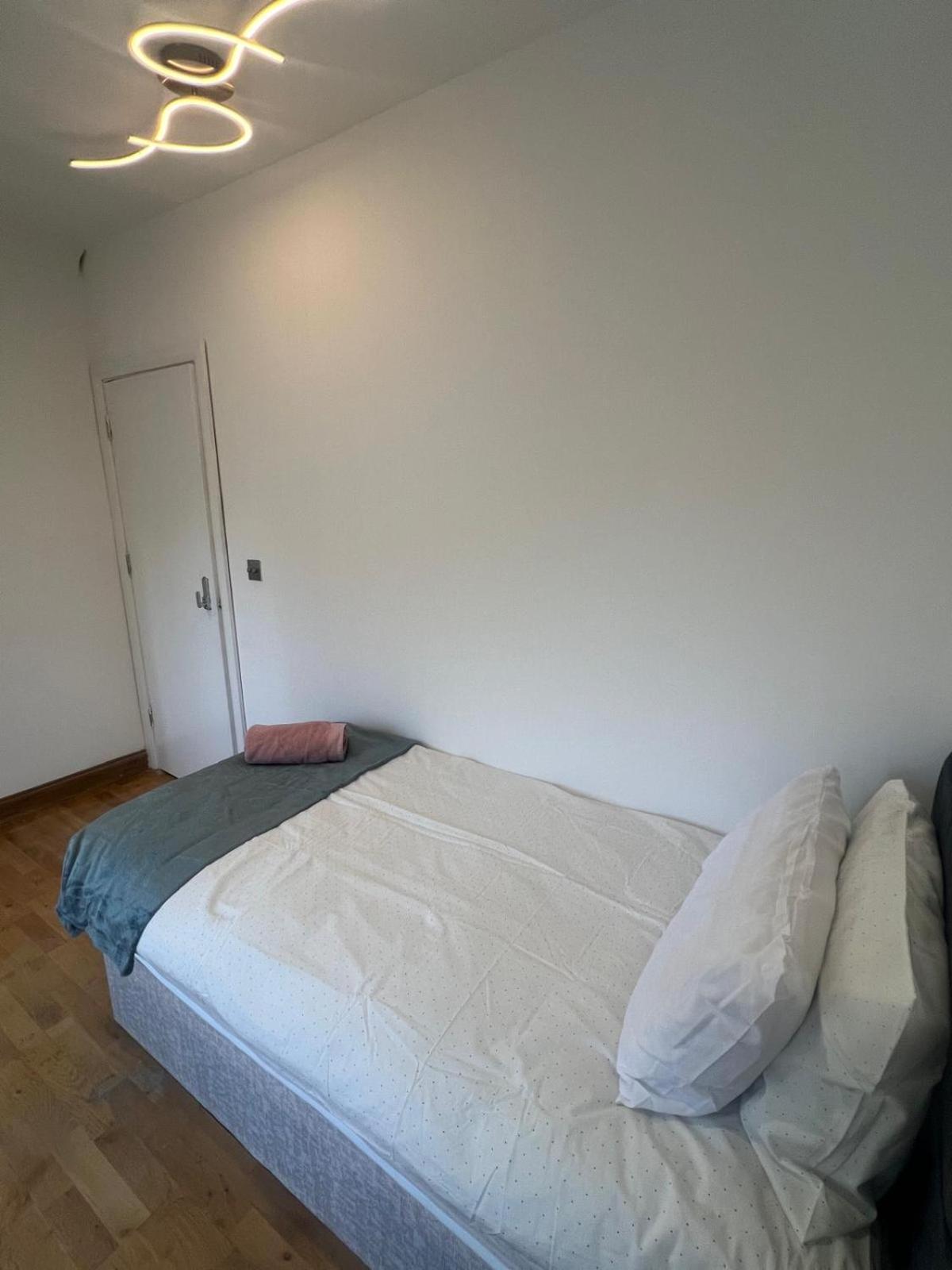 Good Priced Single Rooms In Northolt Esterno foto