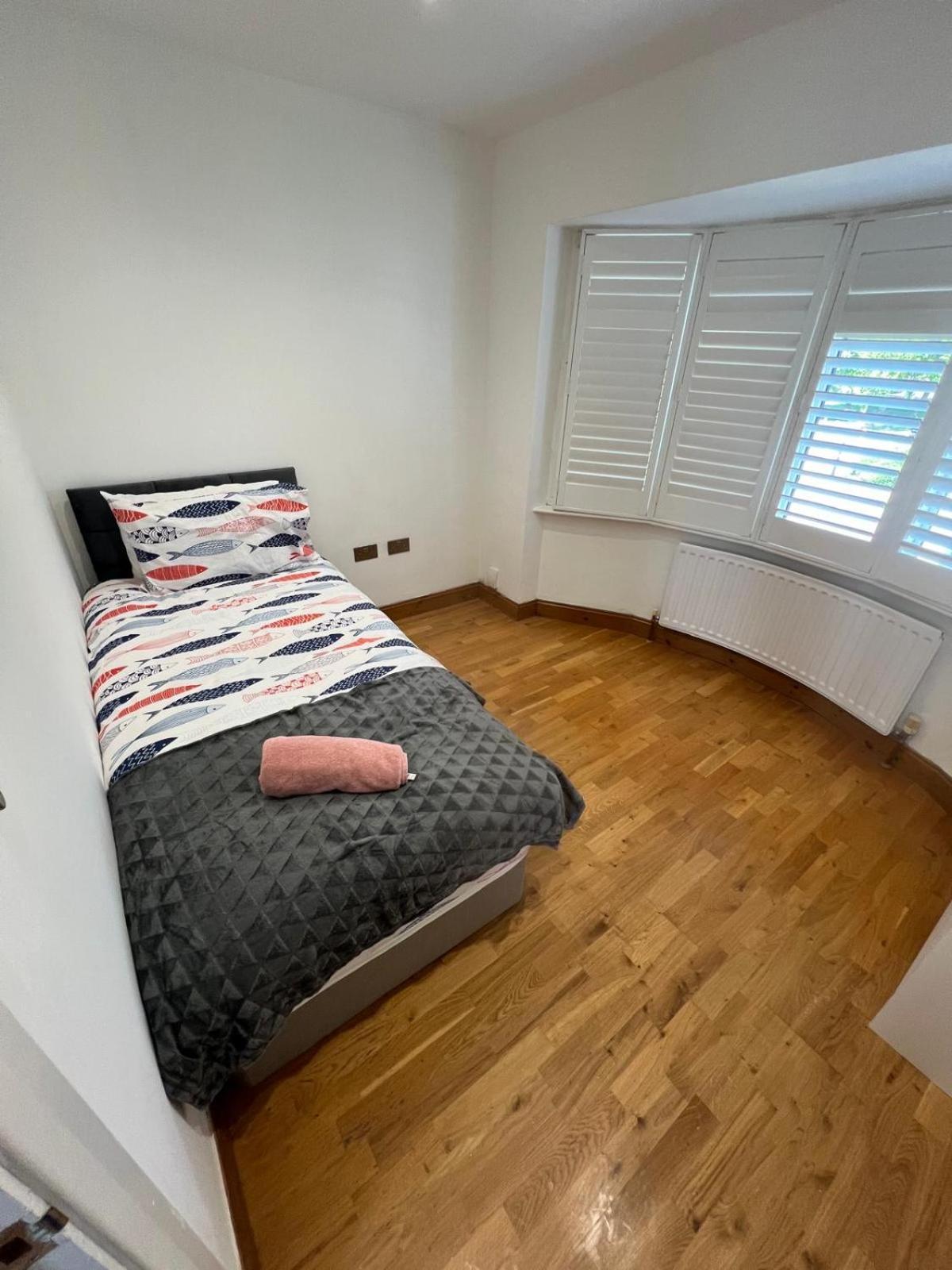 Good Priced Single Rooms In Northolt Esterno foto